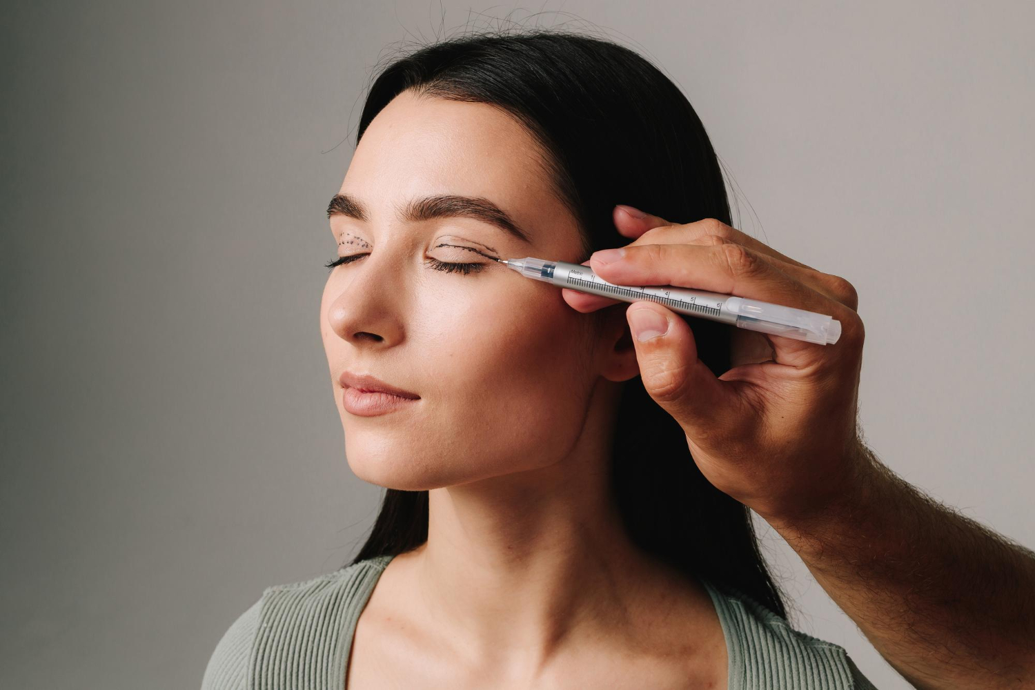 What Is The Upper Blepharoplasty Healing Time And Potential Complications?