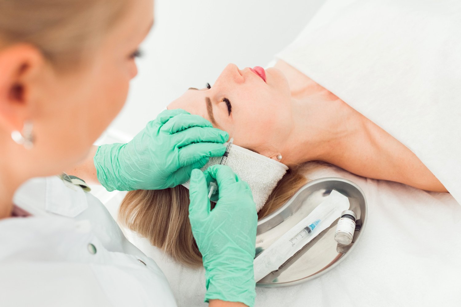What Is Non-Surgical Skin Tightening? Your 2026 Guide